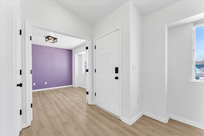 Building Photo - Cute corner lot 3 bed/ 2 bath