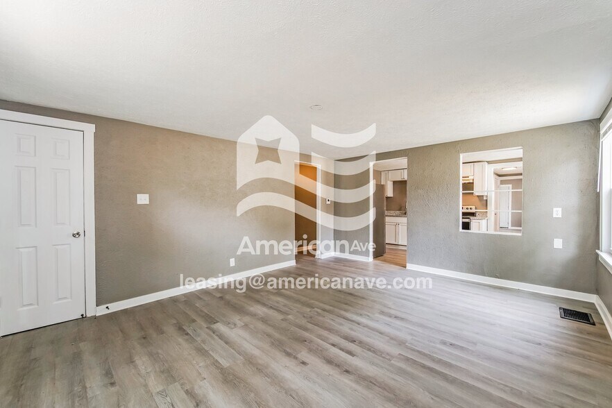 Building Photo - 925 Roosevelt St