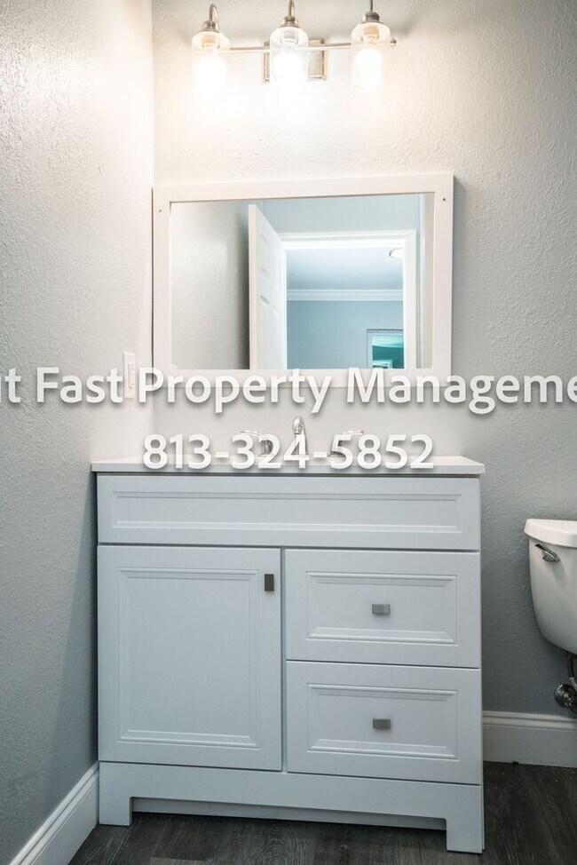 Building Photo - Bright Corner-Lot Home Near Bayshore and City Conveniences