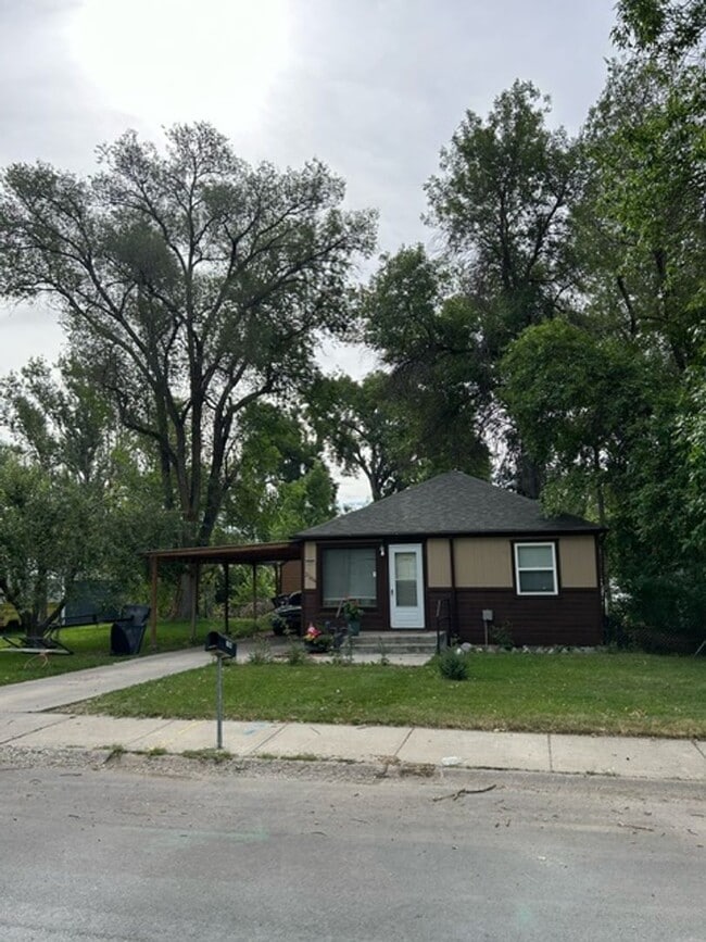 Primary Photo - 2 bedrooms, 1 bath on large lot with garage