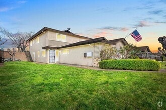 Building Photo - Remodeled 2 Bedroom Condo with Garage