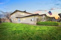 Building Photo - Remodeled 2 Bedroom Condo with Garage