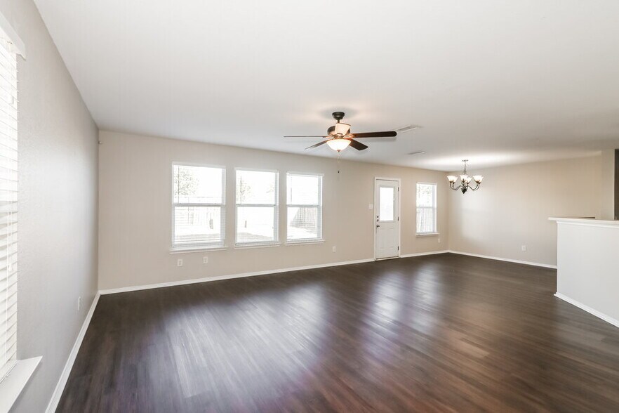 Building Photo - 16406 Chandler Ridge Ln