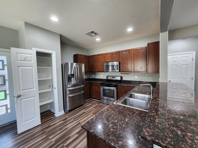 Building Photo - Beautiful Single Story 3 Bedroom close to Cadence