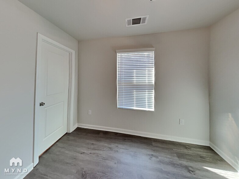 Building Photo - 1832 Carrington Dr