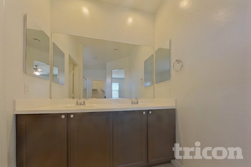 Building Photo - 2473 S 235th Dr