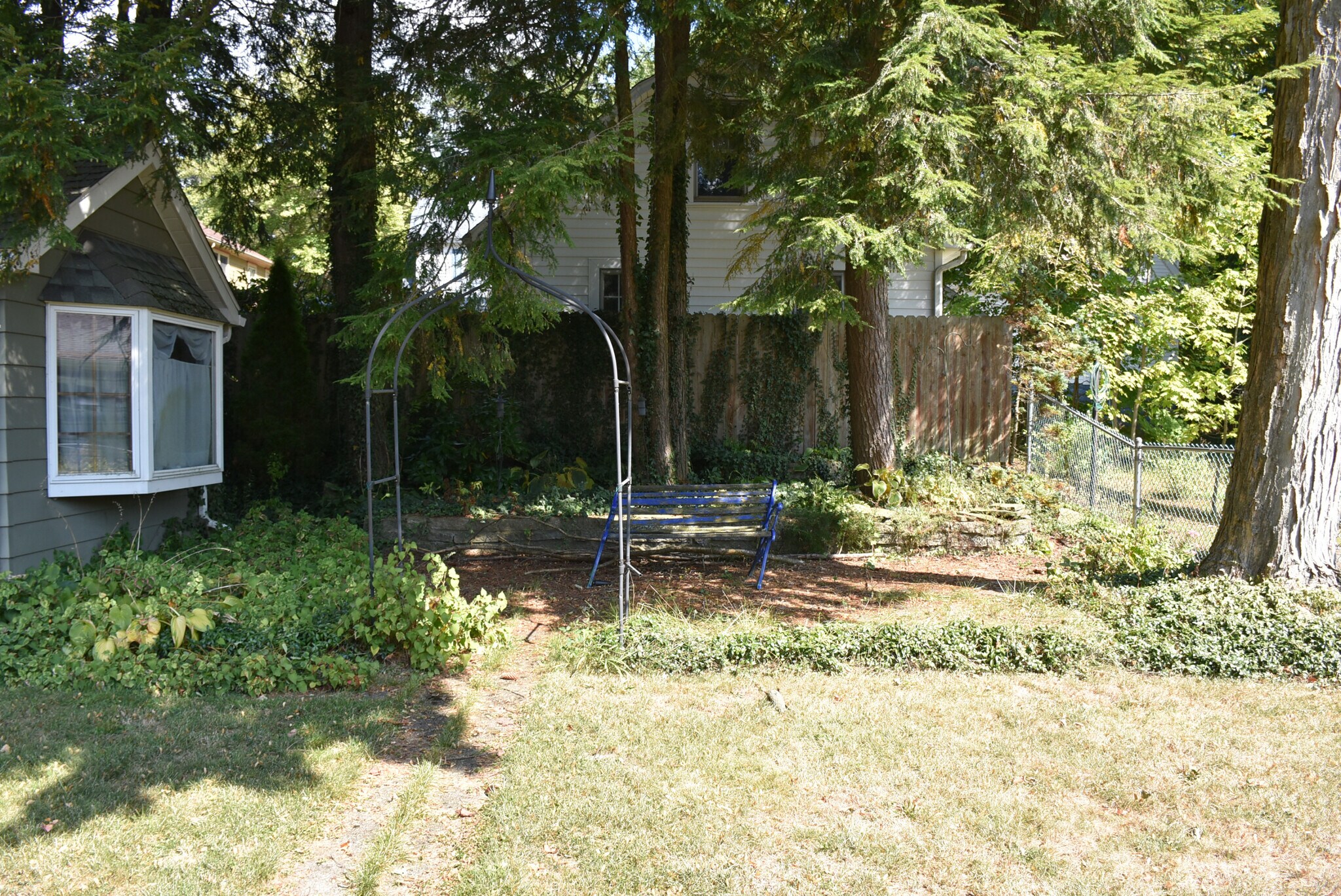 Building Photo - 351 Ravine St