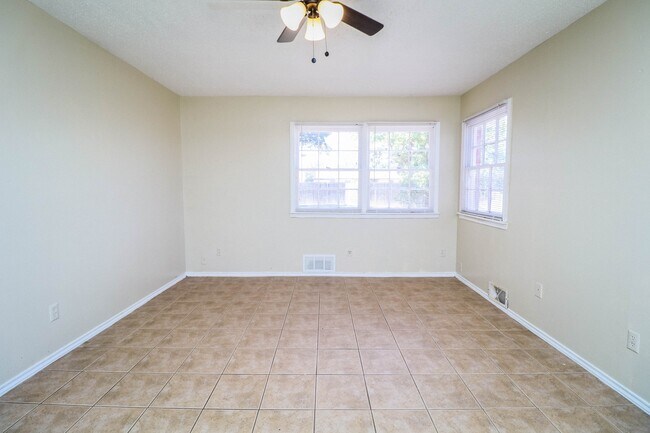 Building Photo - 1310 65th Dr