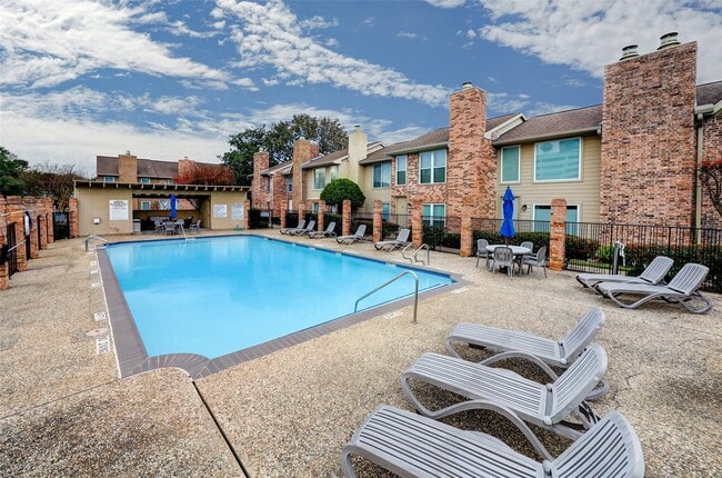 Building Photo - 2513 Bering Dr