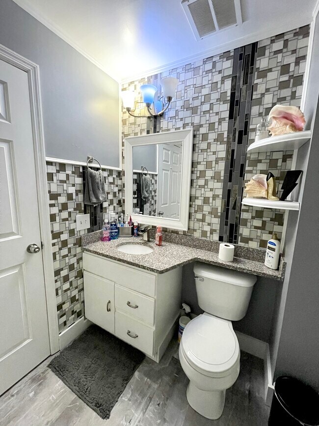 Master Bathroom / Full Bath - 3031 Poplar Creek Dr SE