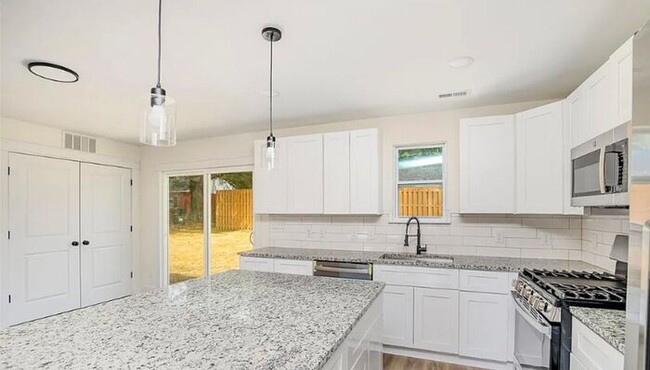 Building Photo - Charming BRAND NEW 3BR/2BA For Rent in Cha...