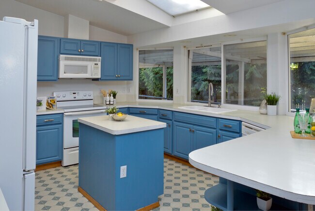 Building Photo - 13315 Lost Lake Rd