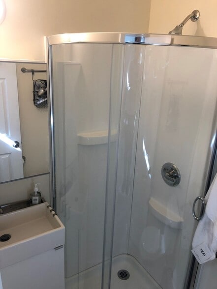 Building Photo - 1321 Court St