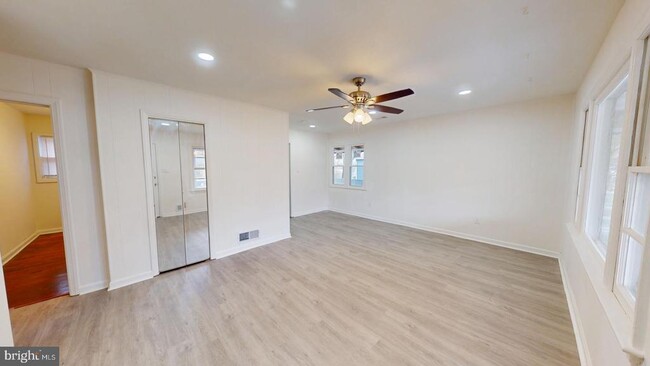 Building Photo - 6511 Enfield Dr