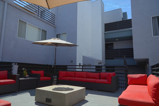 Courtyard - 11041 Hesby St