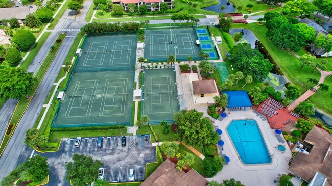 Building Photo - 5040 Rose Hill Dr