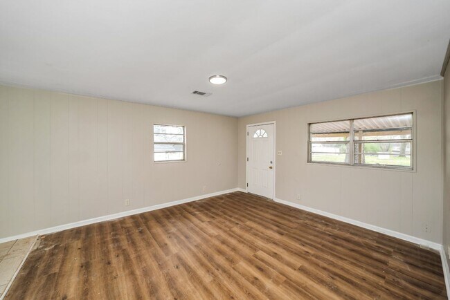 Building Photo - Renovated 4-Bed Home in Pleasant Grove!