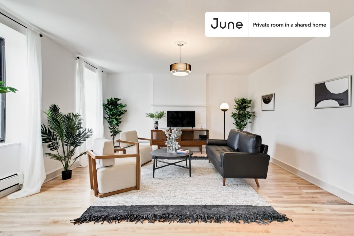 Building Photo - Room in Shared 4 bed/1 bath home