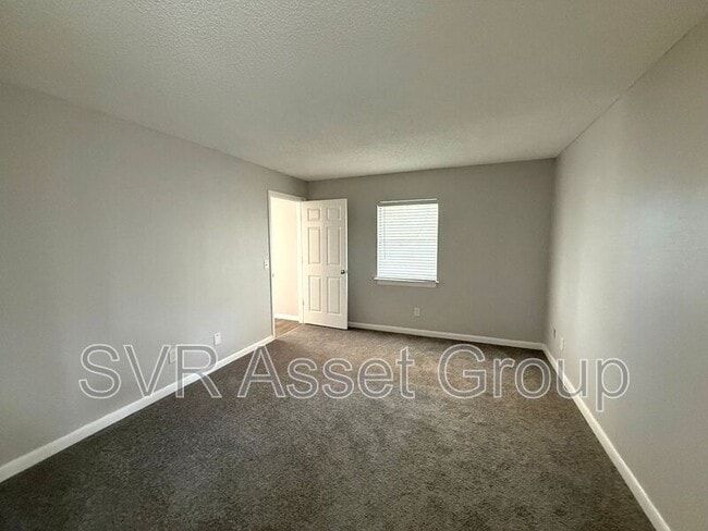 Building Photo - 100 Fairway