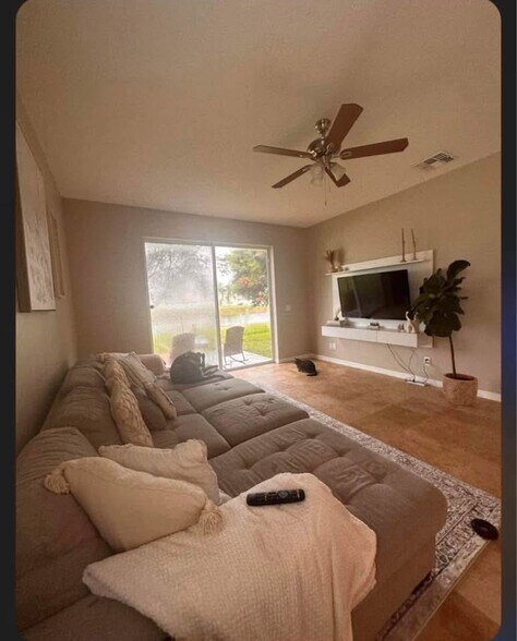 Building Photo - 4887 Adair Oak Dr