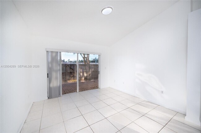 Building Photo - 5000 NW 116th Ct