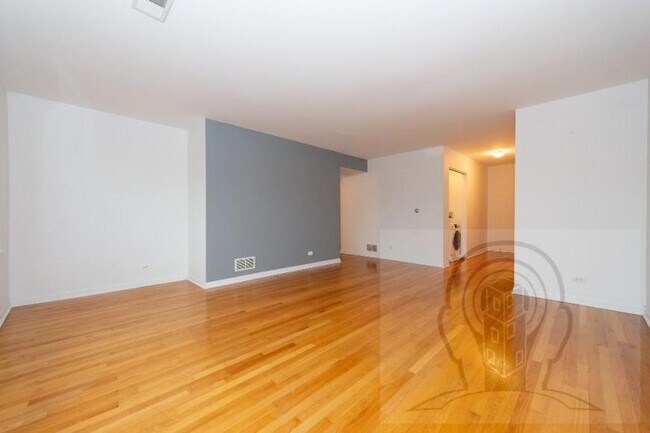 Building Photo - 2 bedroom in CHICAGO IL 60641