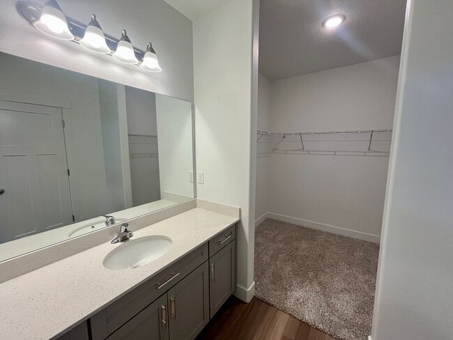 Building Photo - Lovely Condo Located In Saratoga Springs, UT