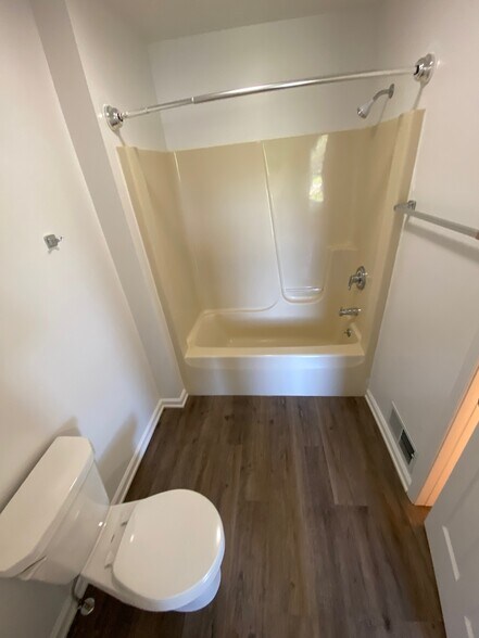 Building Photo - 204 Betsinger Rd