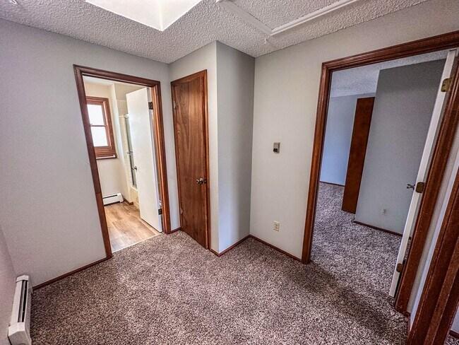 Building Photo - Large Updated 3-Bed 2-Bath Townhome w/ Gar...
