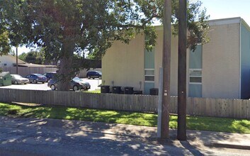 Building Photo - 1109 E North St