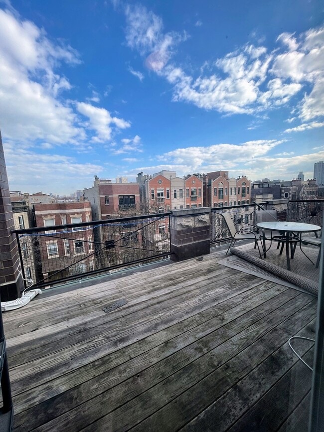 Building Photo - 865 W Buckingham Pl