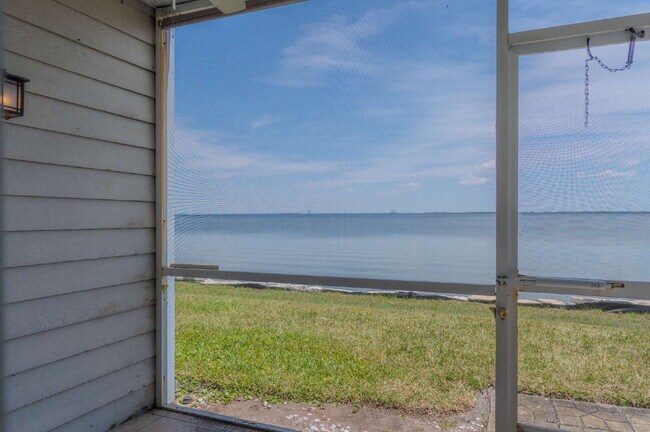 Building Photo - 7020 US-1