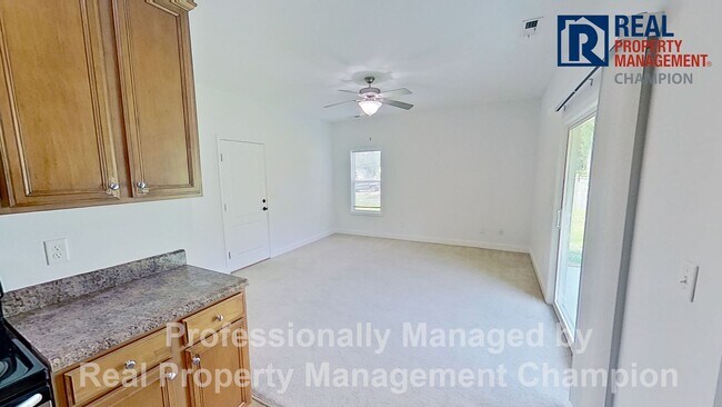 Building Photo - Large Home Near Camp Lejuene and Stone Bay