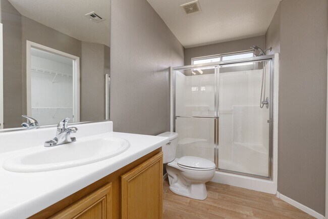 Building Photo - Great NLV single family 3 bedroom home.