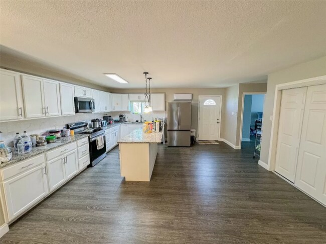 Building Photo - 1402 Peachtree Rd