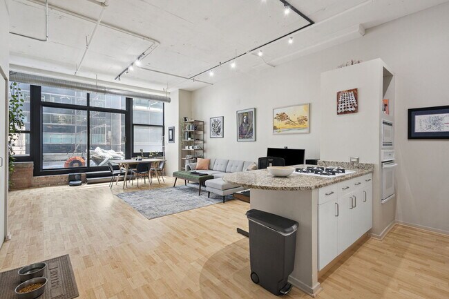 Building Photo - 130 S Canal St