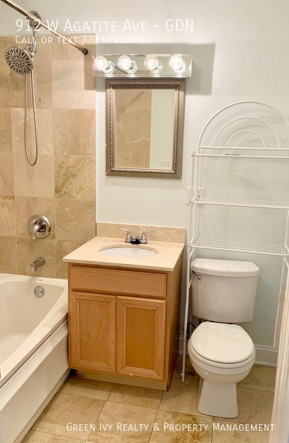 Building Photo - 912 W Agatite Ave