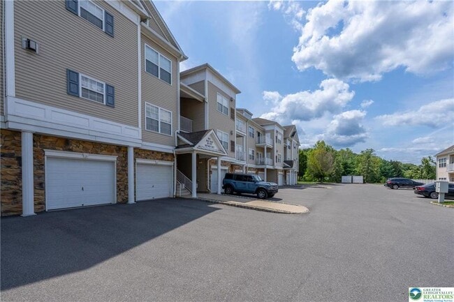 Building Photo - 917 Eden Terrace