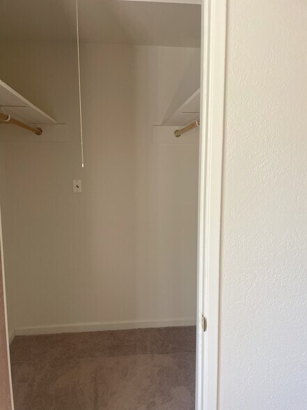 Walkin closet - 2740 Tachevah Dr