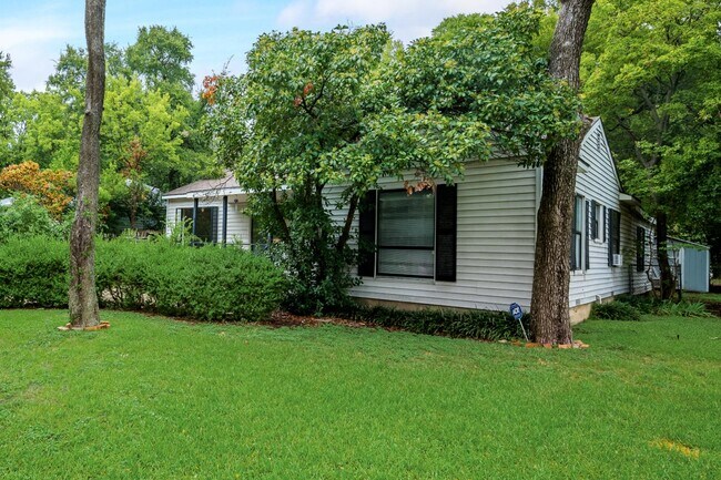 Building Photo - 1440 Moran Dr