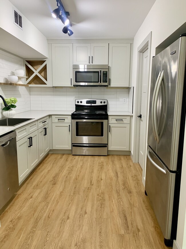 Building Photo - 1483 Theresa Dr