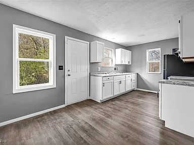 Building Photo - 12210 Oakland Ave