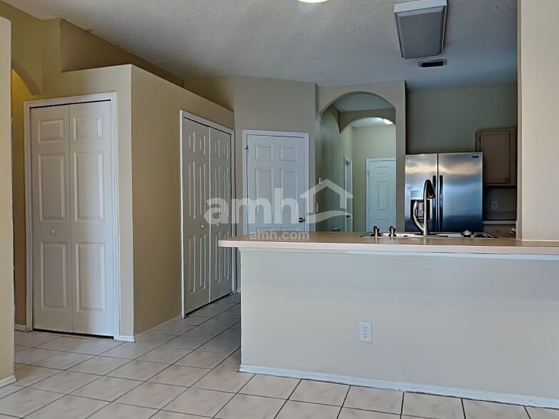 Building Photo - 451 Sand Ridge Dr