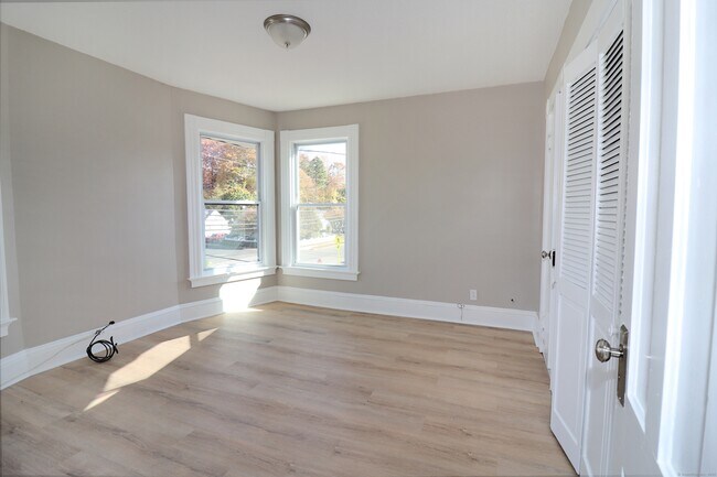 Building Photo - 154 Hawthorne Ave