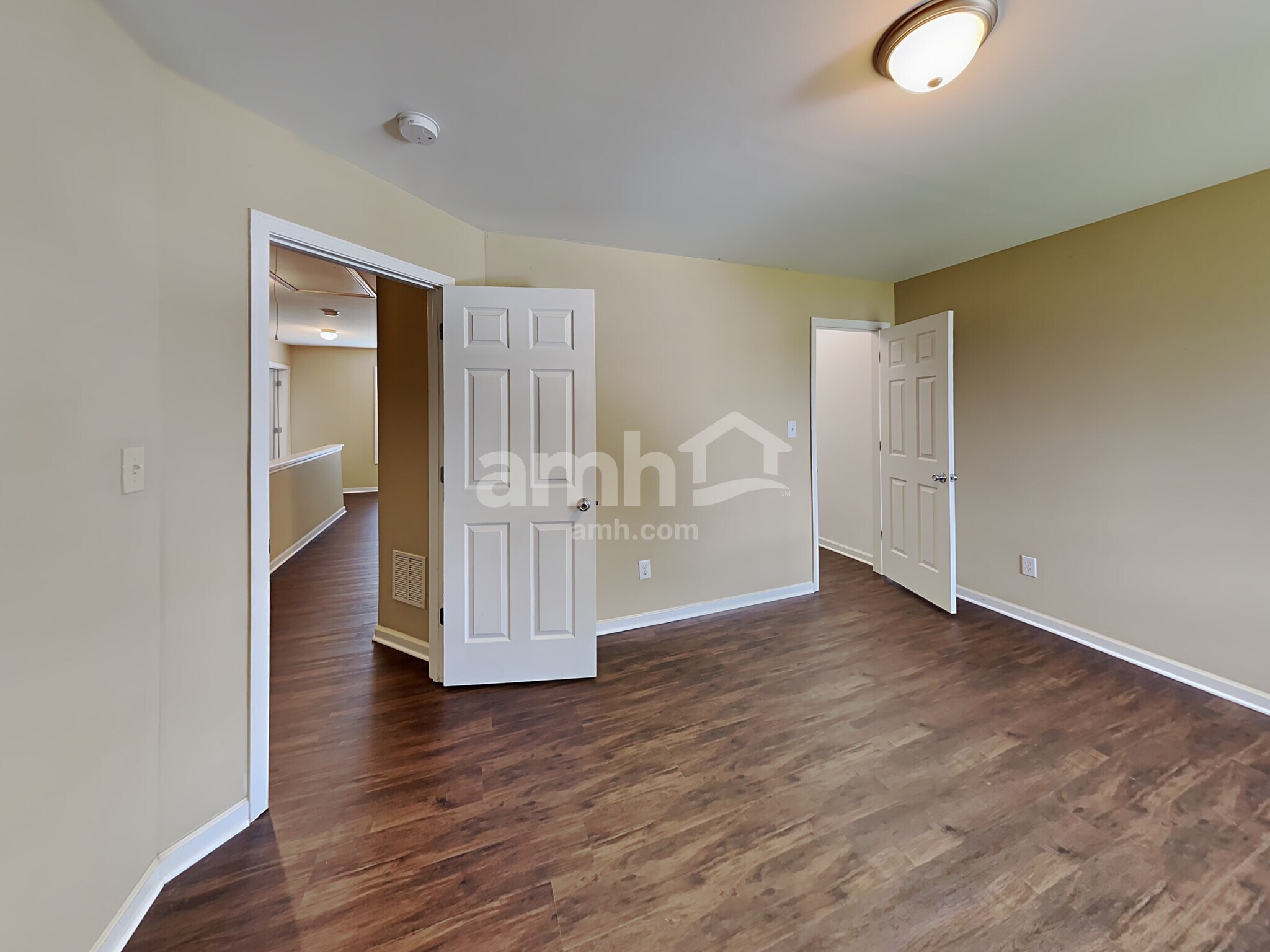 Building Photo - 813 S Hollybrook Rd