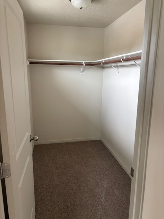 Building Photo - 1613