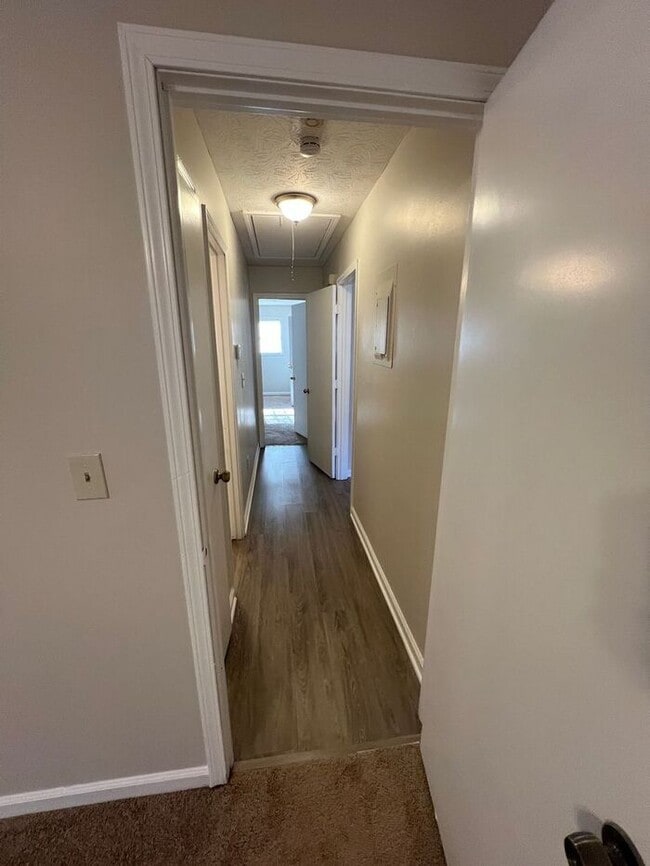 Building Photo - Beautiful 2 bedroom 2 bathroom ranch duplex Now Ready!