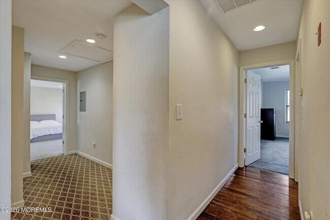 Building Photo - 265 Norgrove Ave