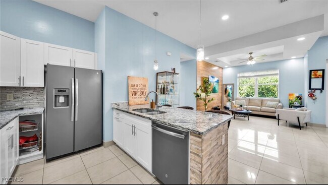 Building Photo - 320 Homer Ave S