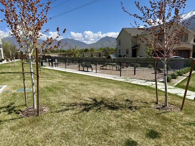 Building Photo - 1063 S 2760 E